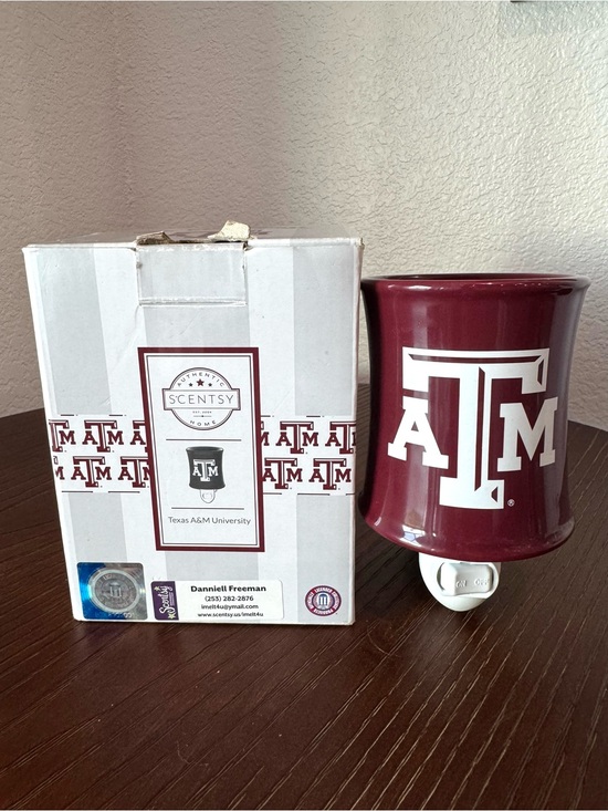 Scentsy Other - Scentsy Texas A&M Aggies Maroon Plug-In Warmer with Box